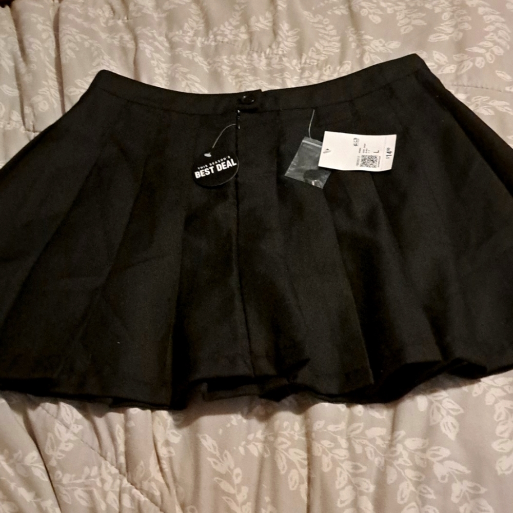 Black skirt from Forever 21. Size L. NWT.